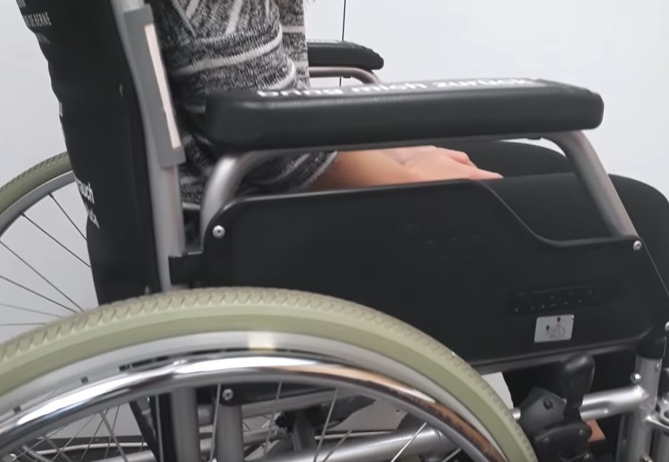 Virtual reality reduces phantom pain in paraplegics